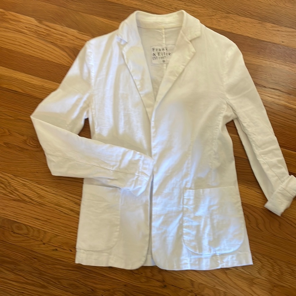 Never worn. Frank and Eileen Dublin tailored Italian performance LINEN